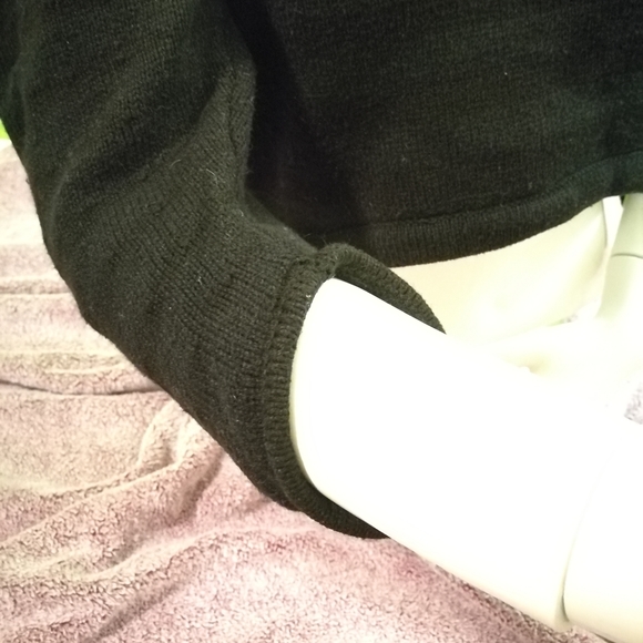 S Alice & UO Urban Outfitters Cropped Sweater - Picture 7 of 10